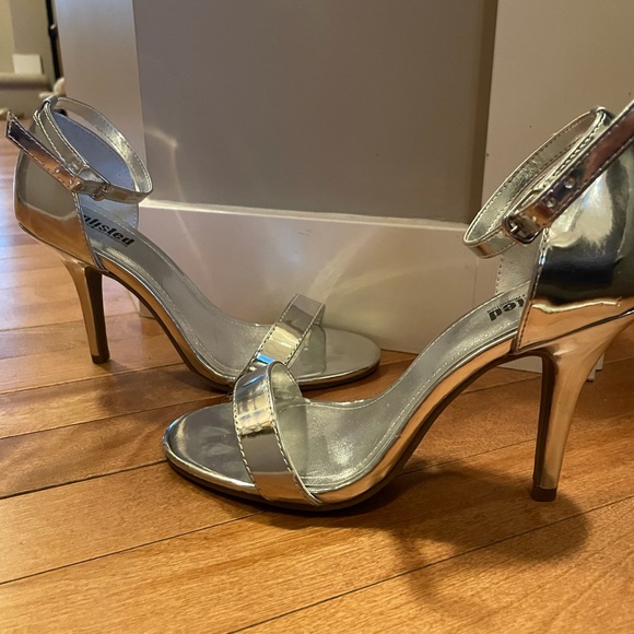 Silver strap heels - Picture 1 of 3